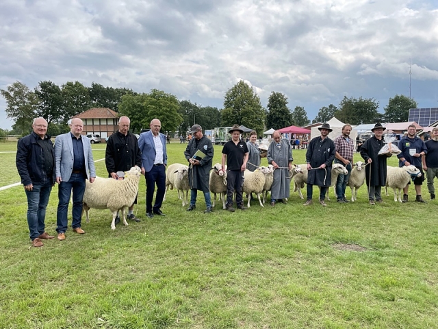 BLS Siegertiere mit Ehrengästen