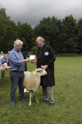 Ehrengast Bernd Busemann mit Züchter H. Melbaum